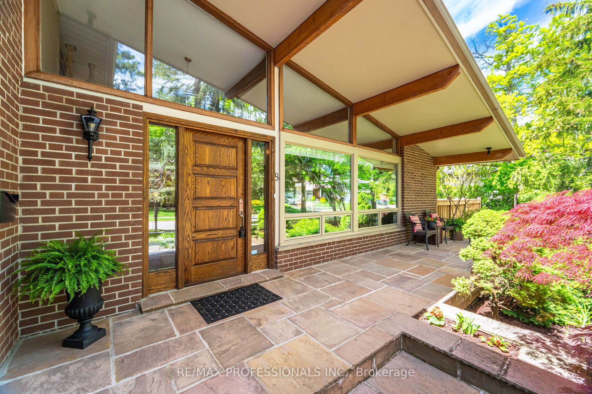 8 Silverthorne Bush Drive