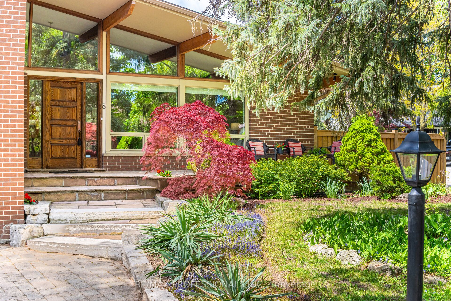 8 Silverthorne Bush Drive