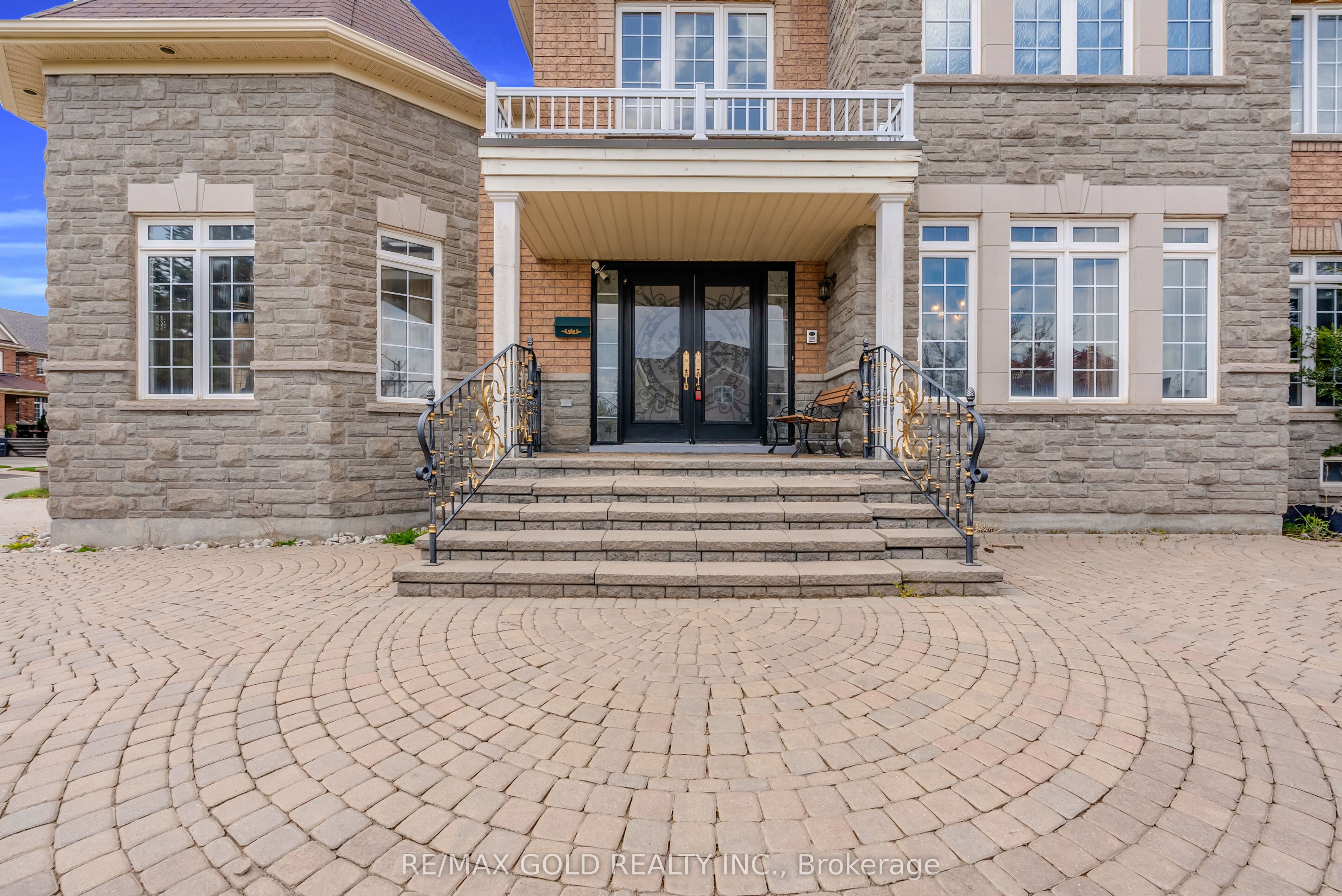 5499 Doctor Peddle Crescent