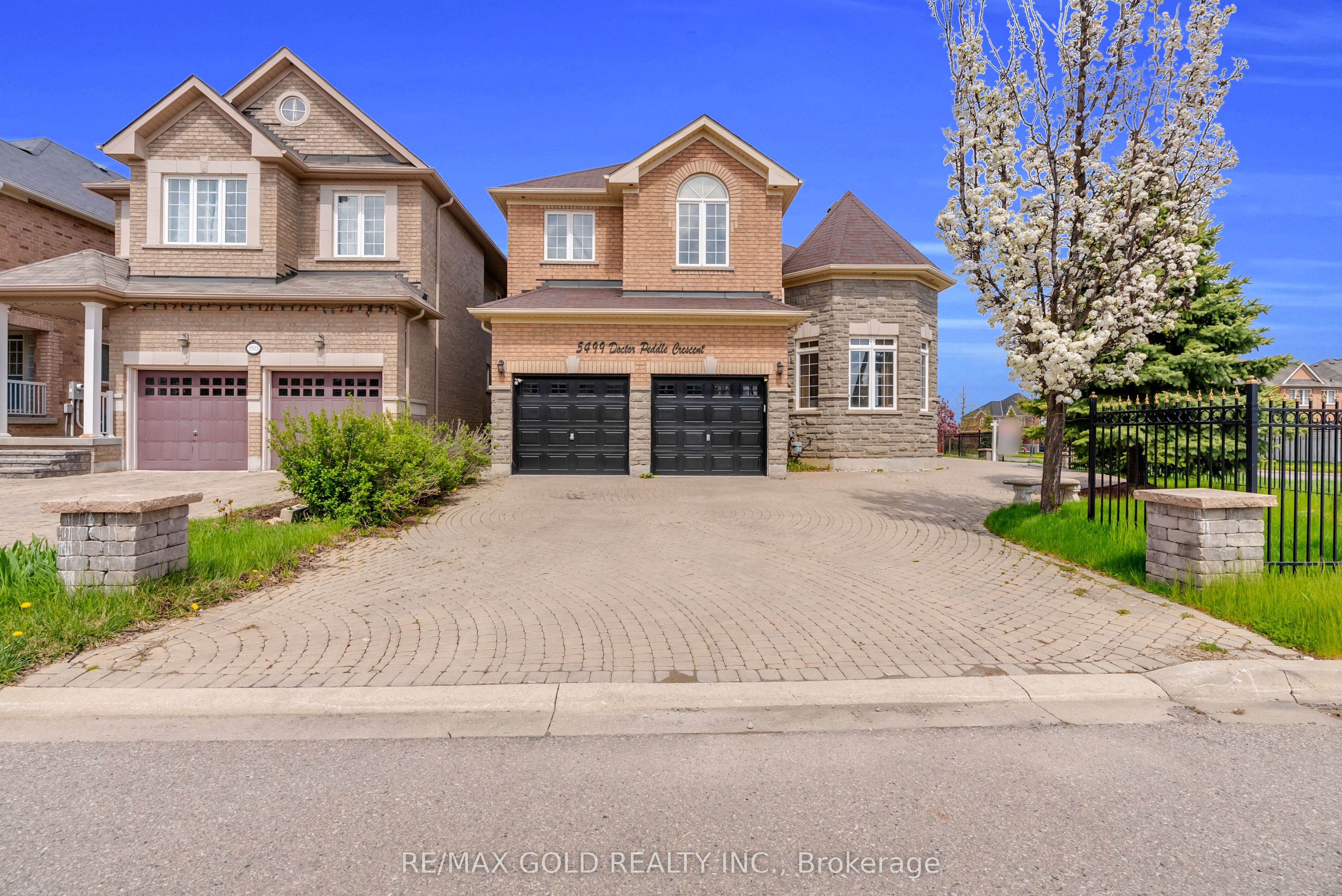 5499 Doctor Peddle Crescent