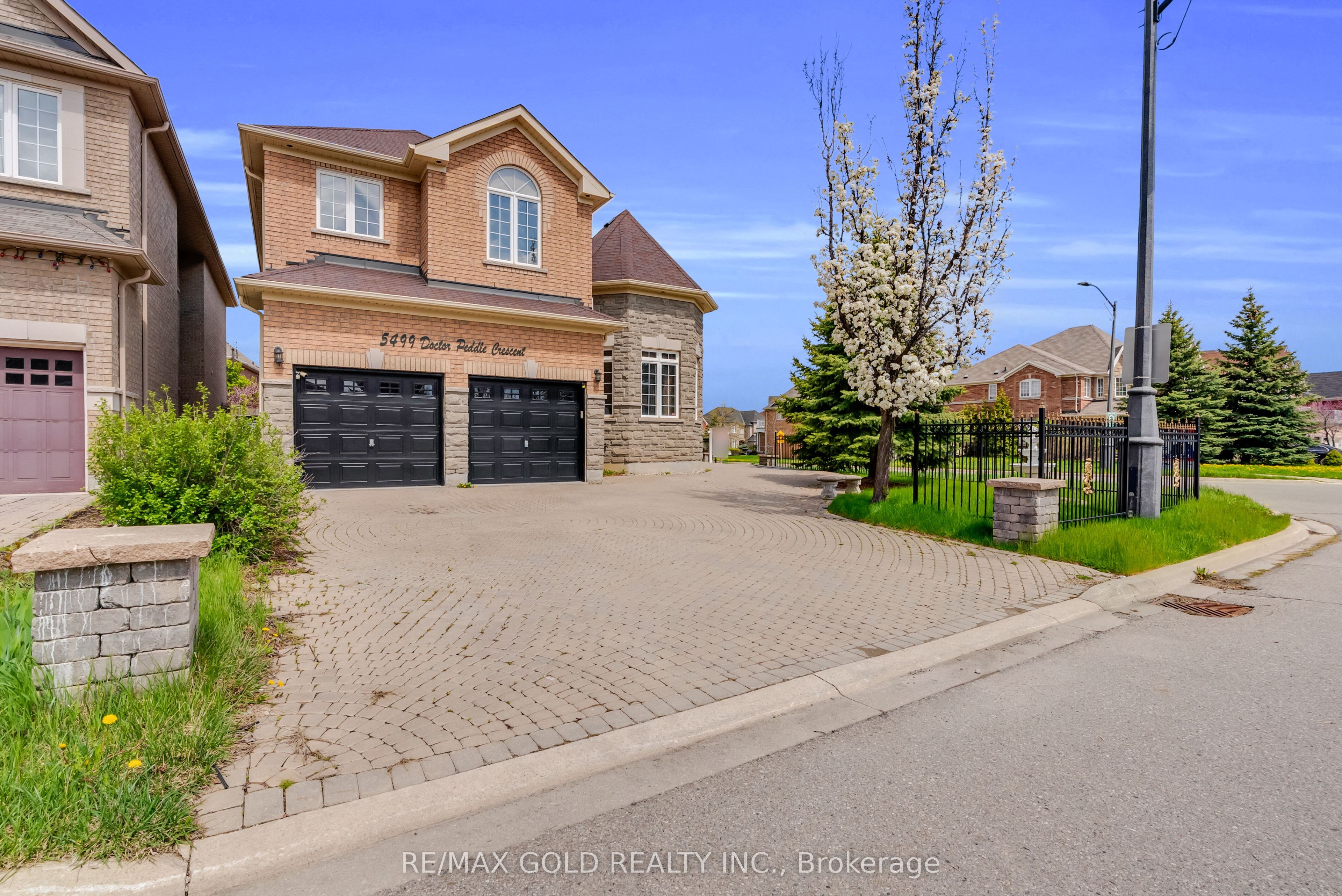 5499 Doctor Peddle Crescent