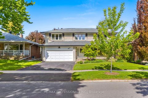 15 Warrender Avenue Toronto ON M9B 5Z3