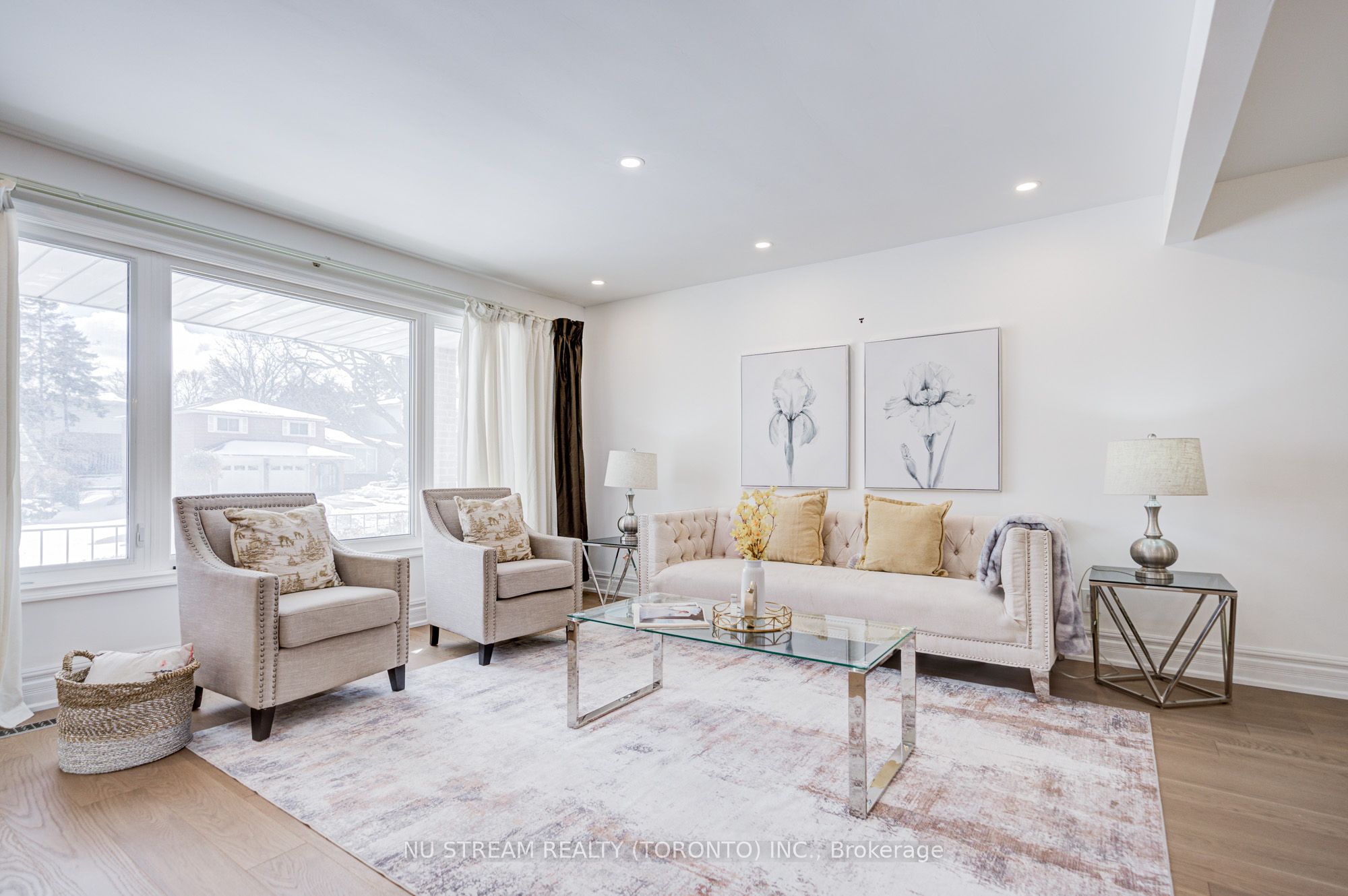 8 Hemingway Crescent