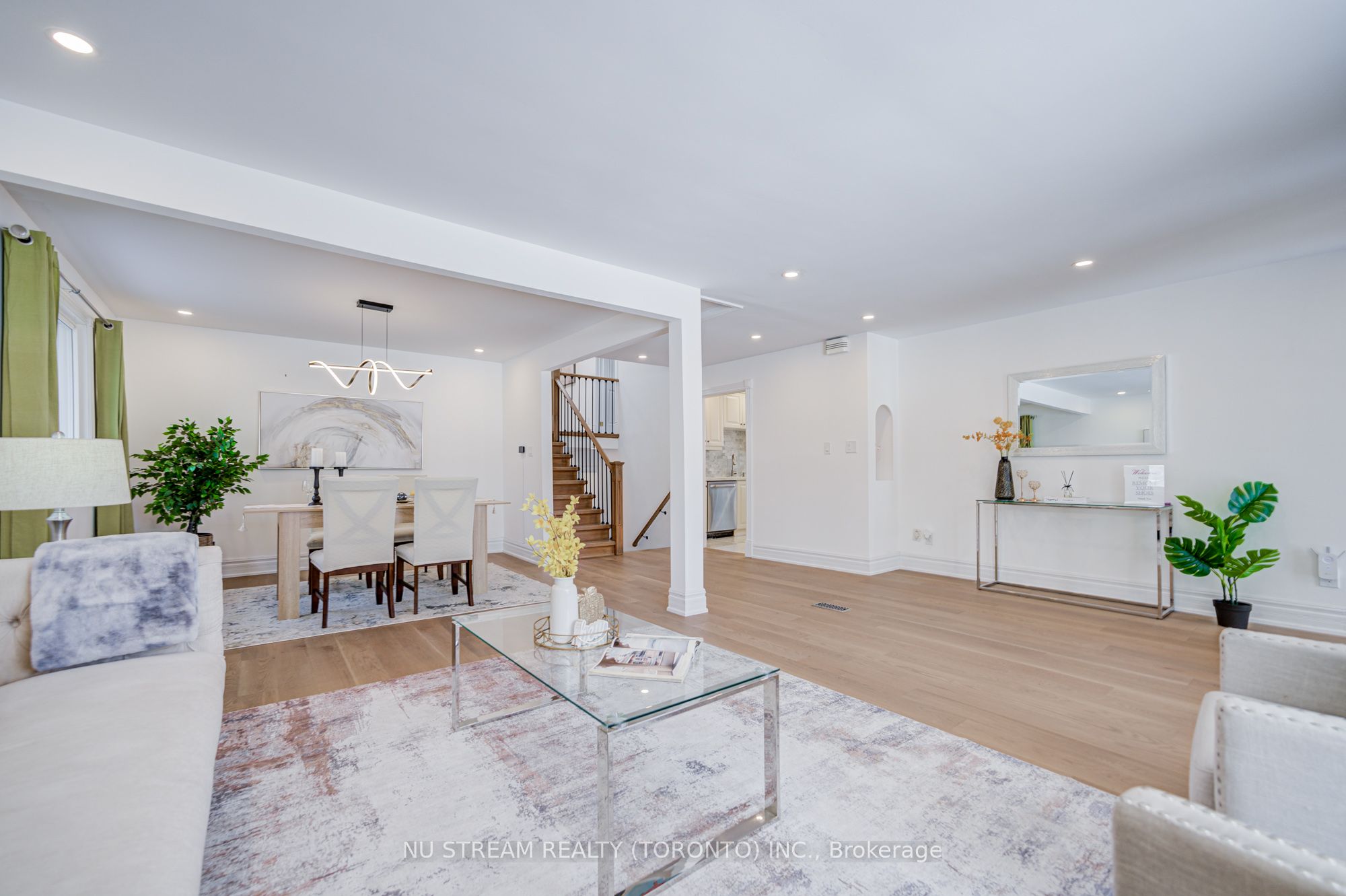 8 Hemingway Crescent