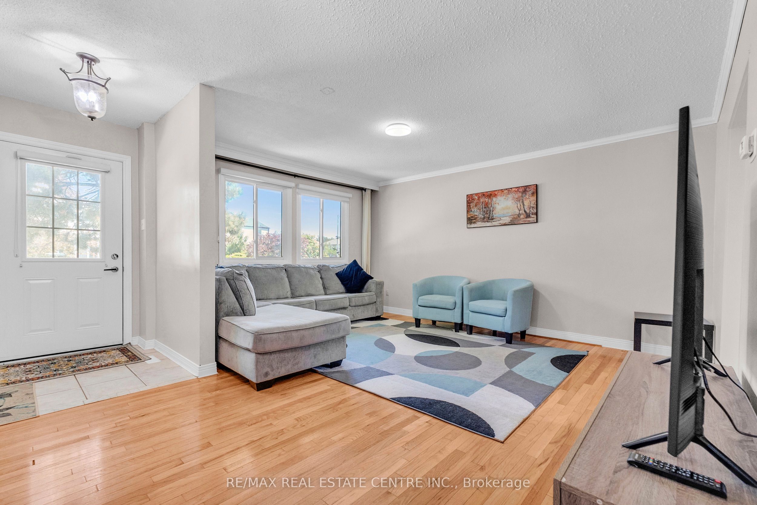 105 Hansen Road N 102
