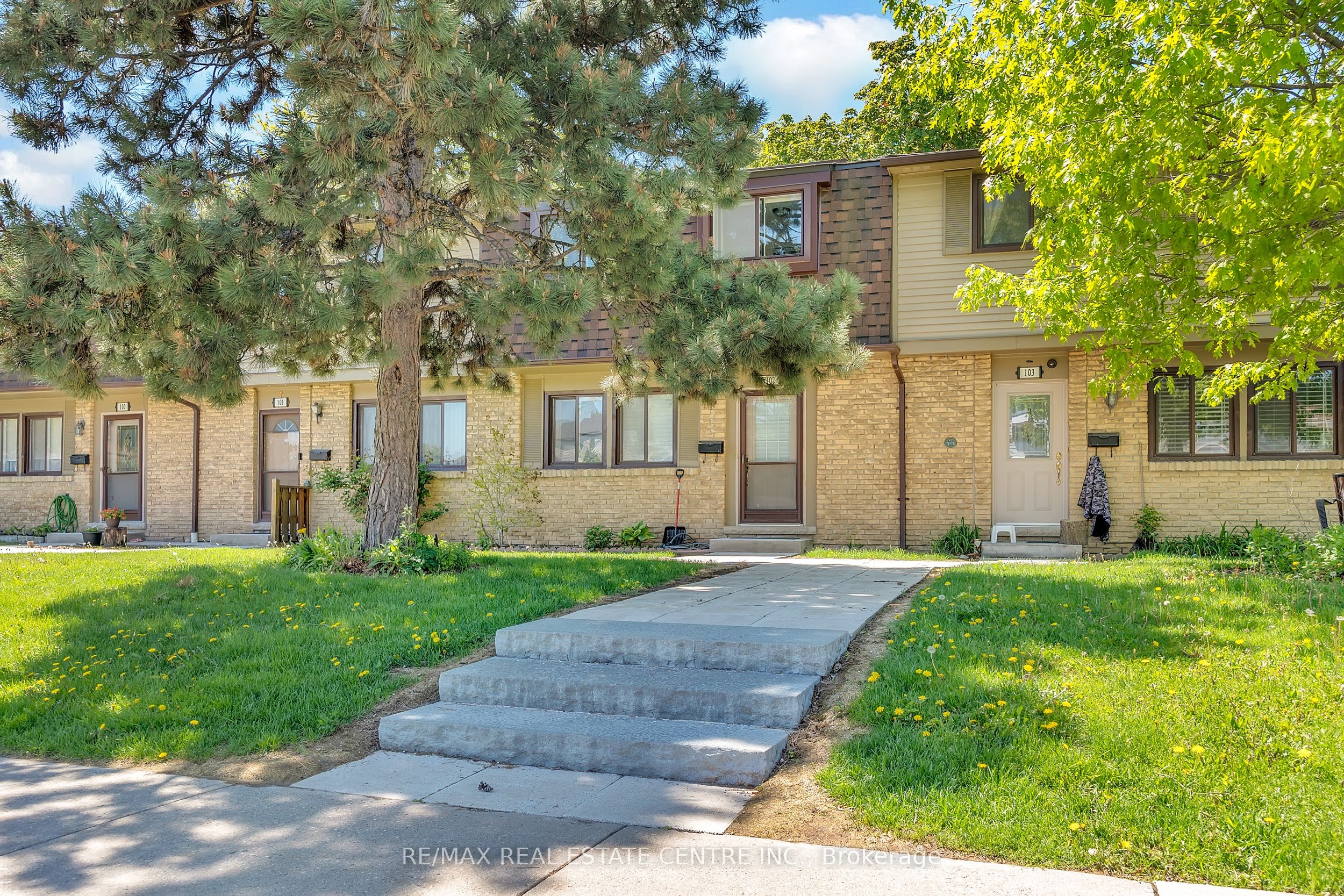 105 Hansen Road N 102