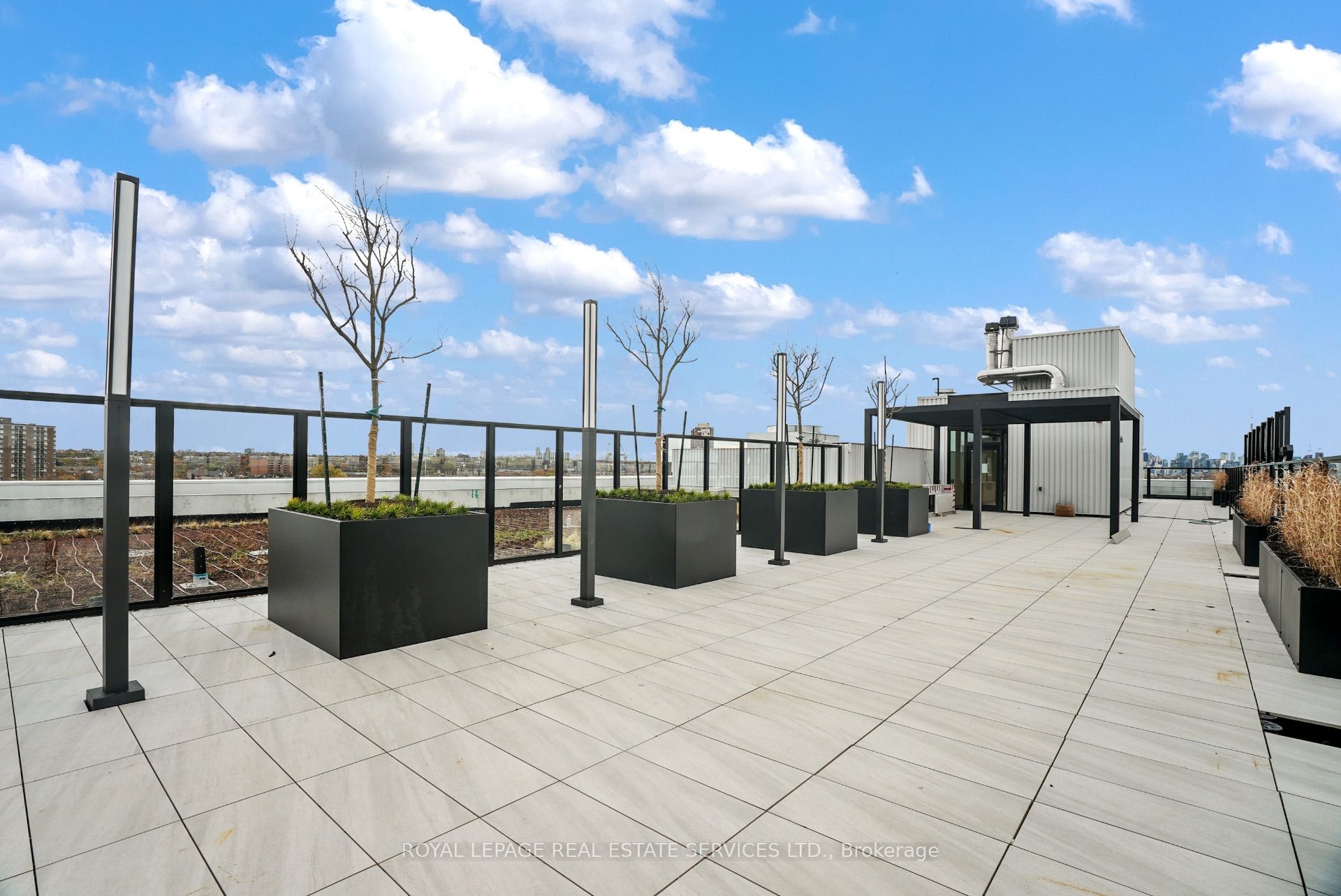 Toronto, ON M6P 1Y2, Canada, 1 Bedroom Bedrooms, ,1 BathroomBathrooms,Residential,Active,174115