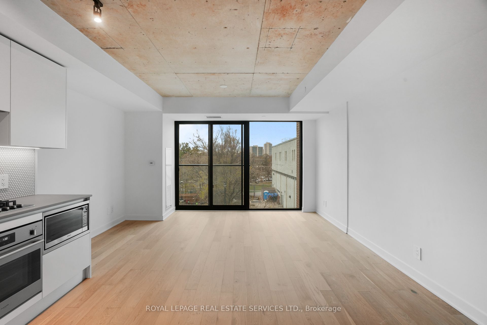 Toronto, ON M6P 1Y2, Canada, 1 Bedroom Bedrooms, ,1 BathroomBathrooms,Residential,Active,174115