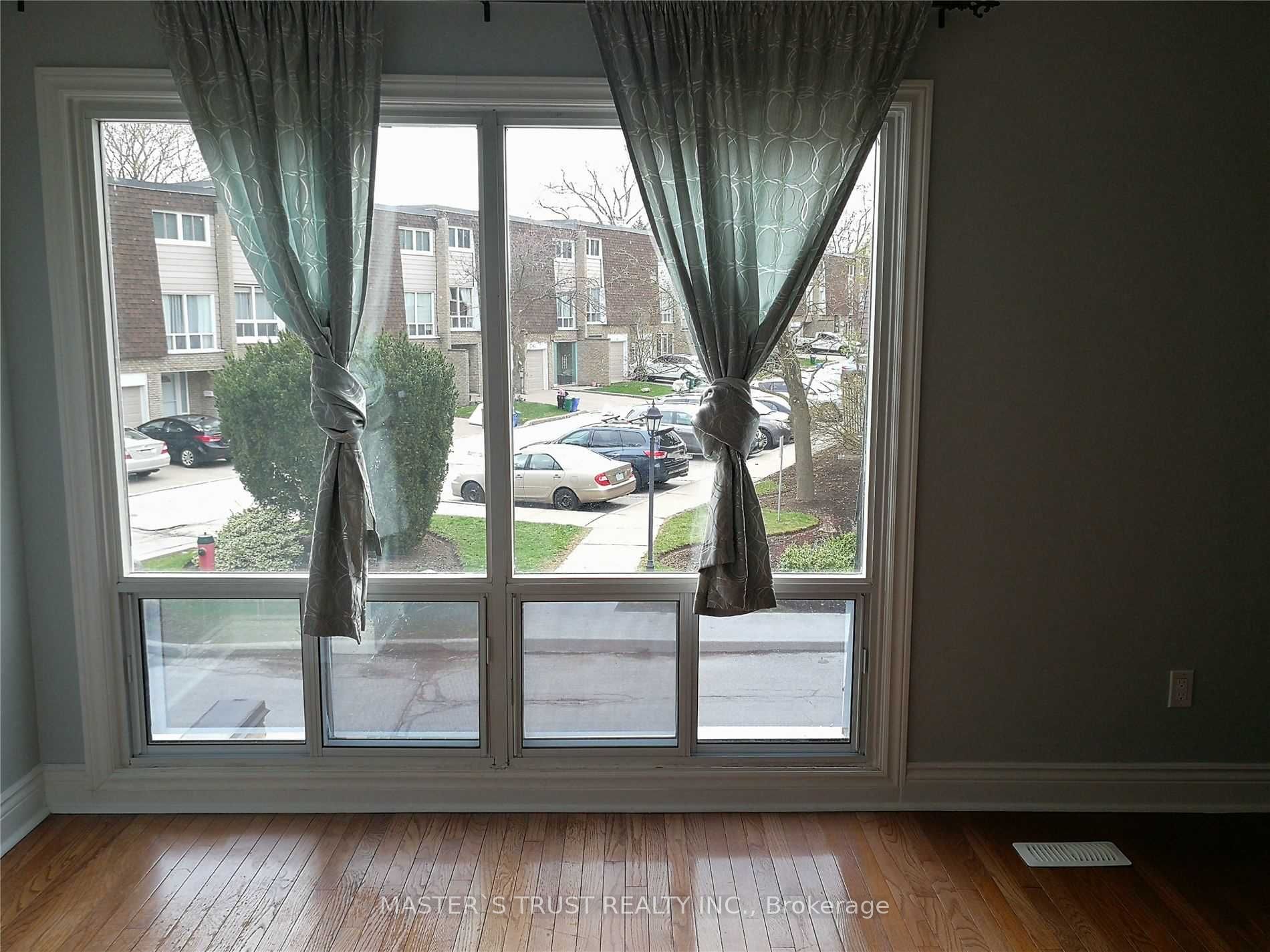 653 Village Parkway 15