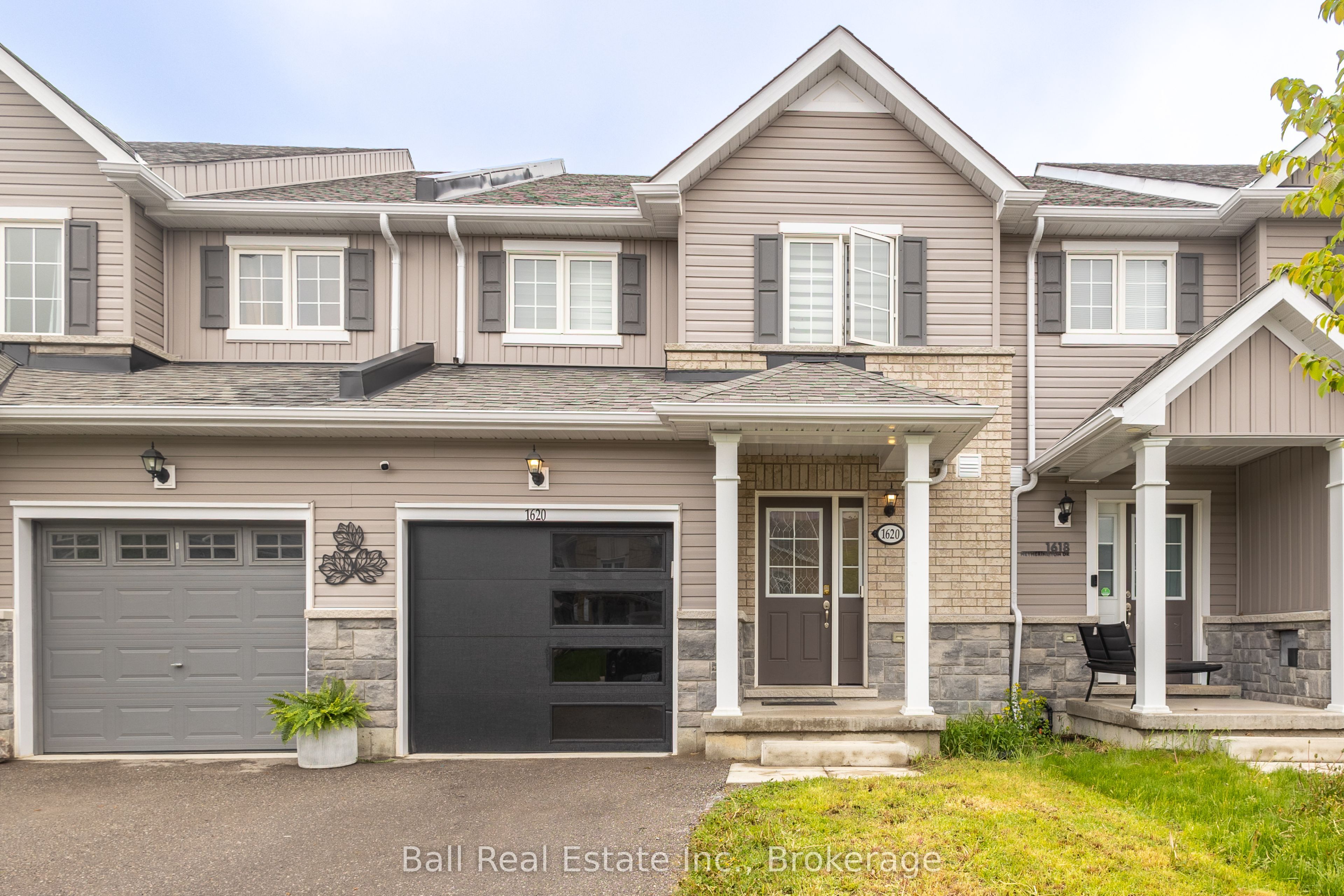 Photo 1 of 28 — 1620 Hetherington Drive, Peterborough, ON K9L 1Y7