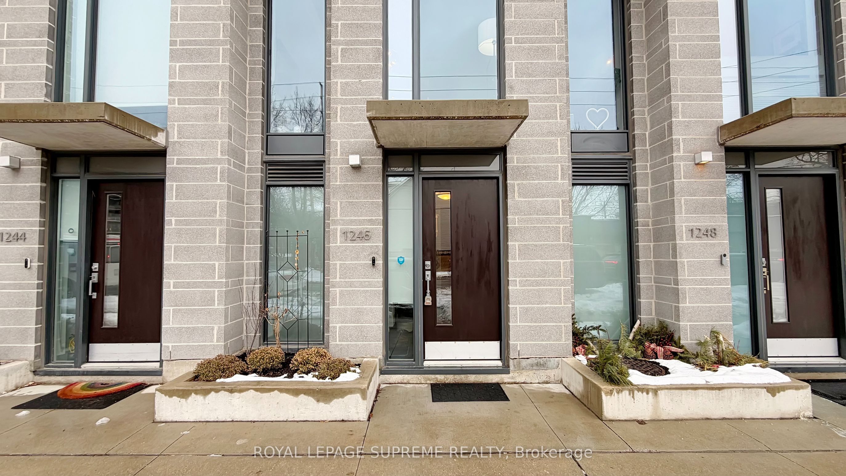 1246 Dundas Street E