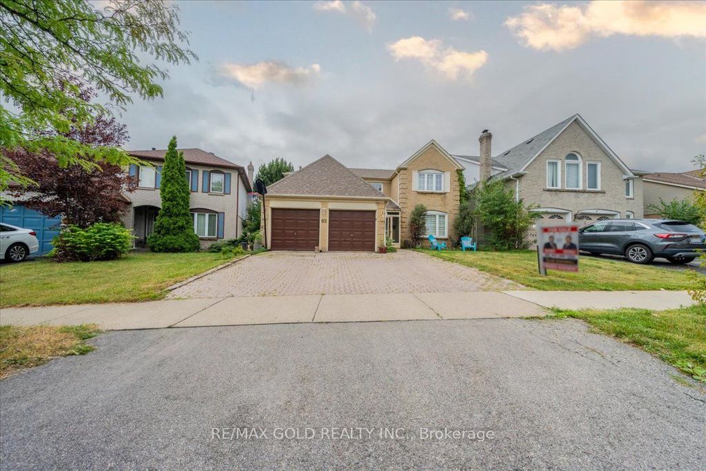 Photo of 92 Jaffa Drive, Brampton, ON L6S 4C6 (MLS # W12538290)