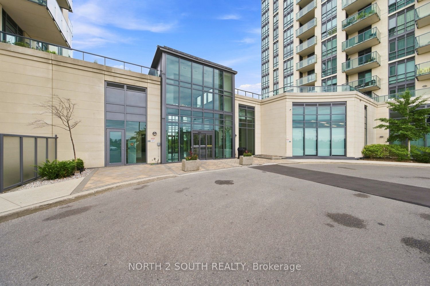 65 Yorkland Boulevard 804