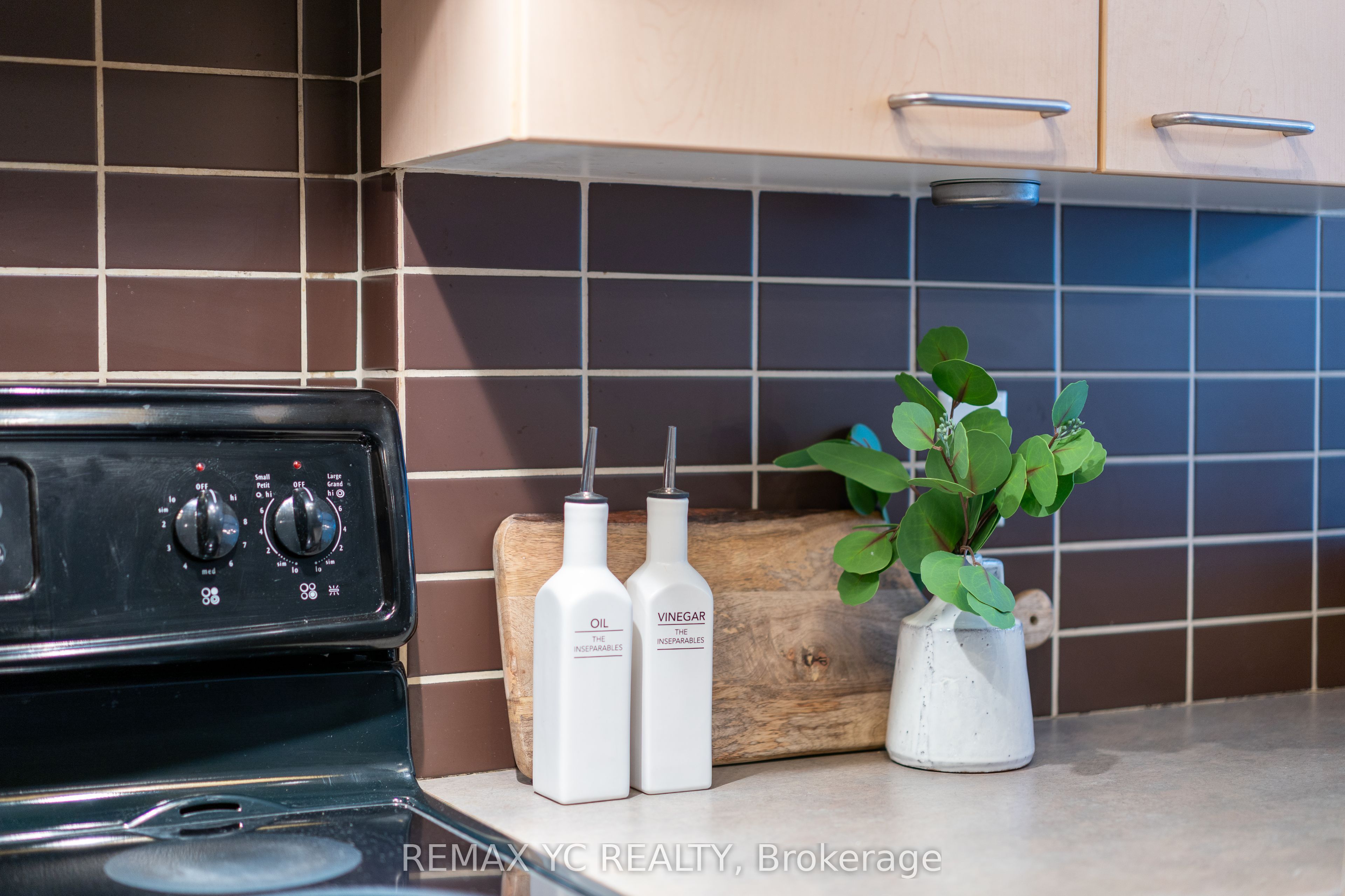 8 Wellesley Street E 306