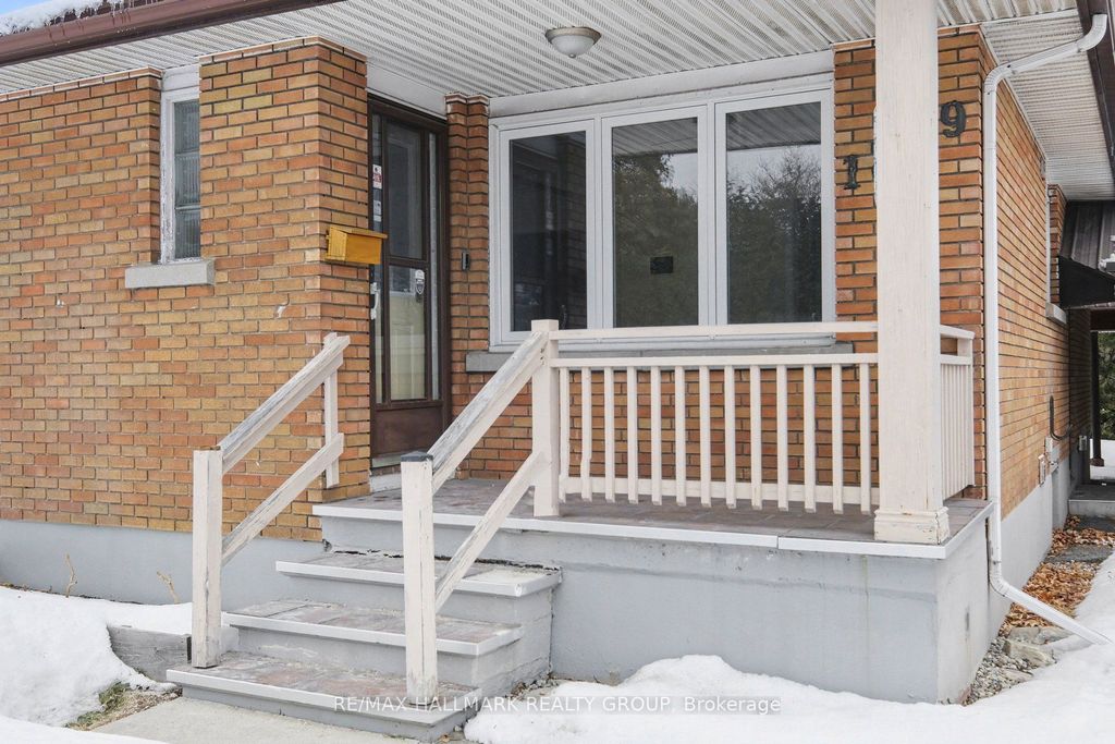 Photo of 1299 Evans Boulevard, Alta Vista and Area, ON K1H 7T8 (MLS # X13108760)
