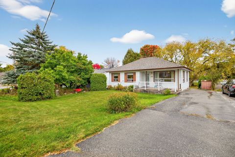 Photo of 275 Maple Street, Newmarket, ON L3Y 3K1 (MLS # N12474421)