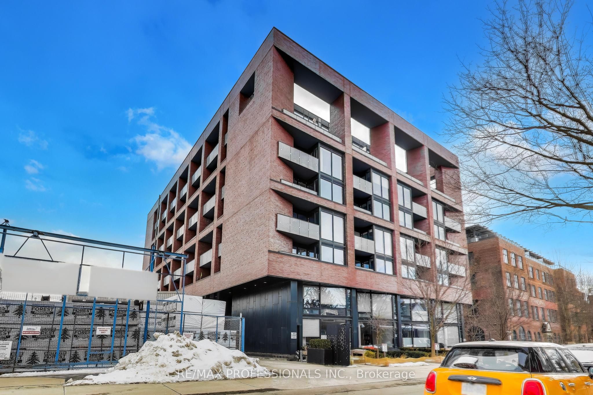 383 Sorauren Avenue 414