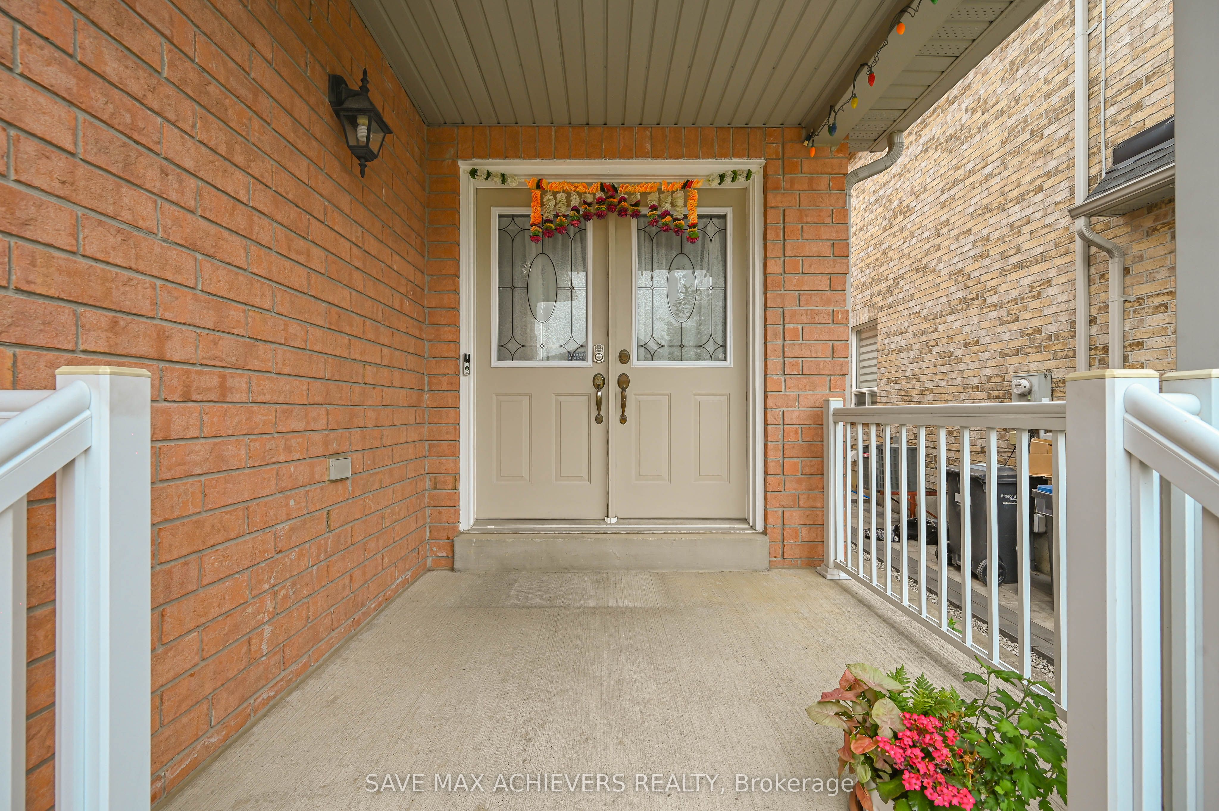 21 Riverplace Crescent