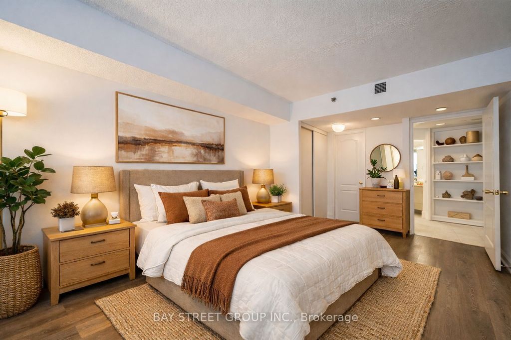 Photo of 38 Elm Street #1006, Toronto, ON M5G 2K5 (MLS # C12776456)