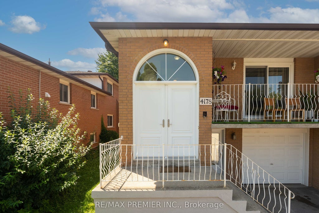 Photo of 4178 Dursley Crescent, Mississauga, ON L4Z 1J7 (MLS # W13652942)