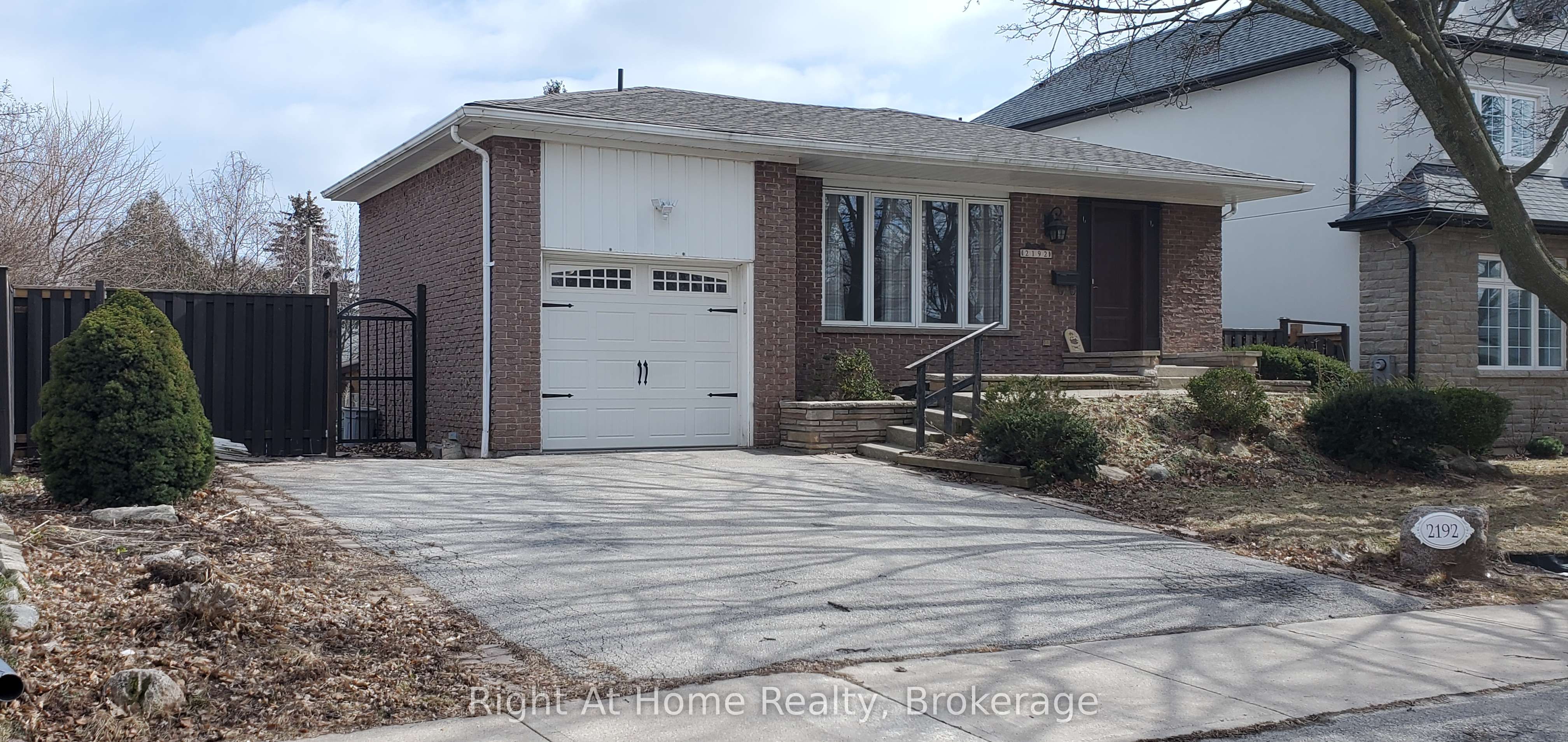 2192 BRIDGE Road Unit 2