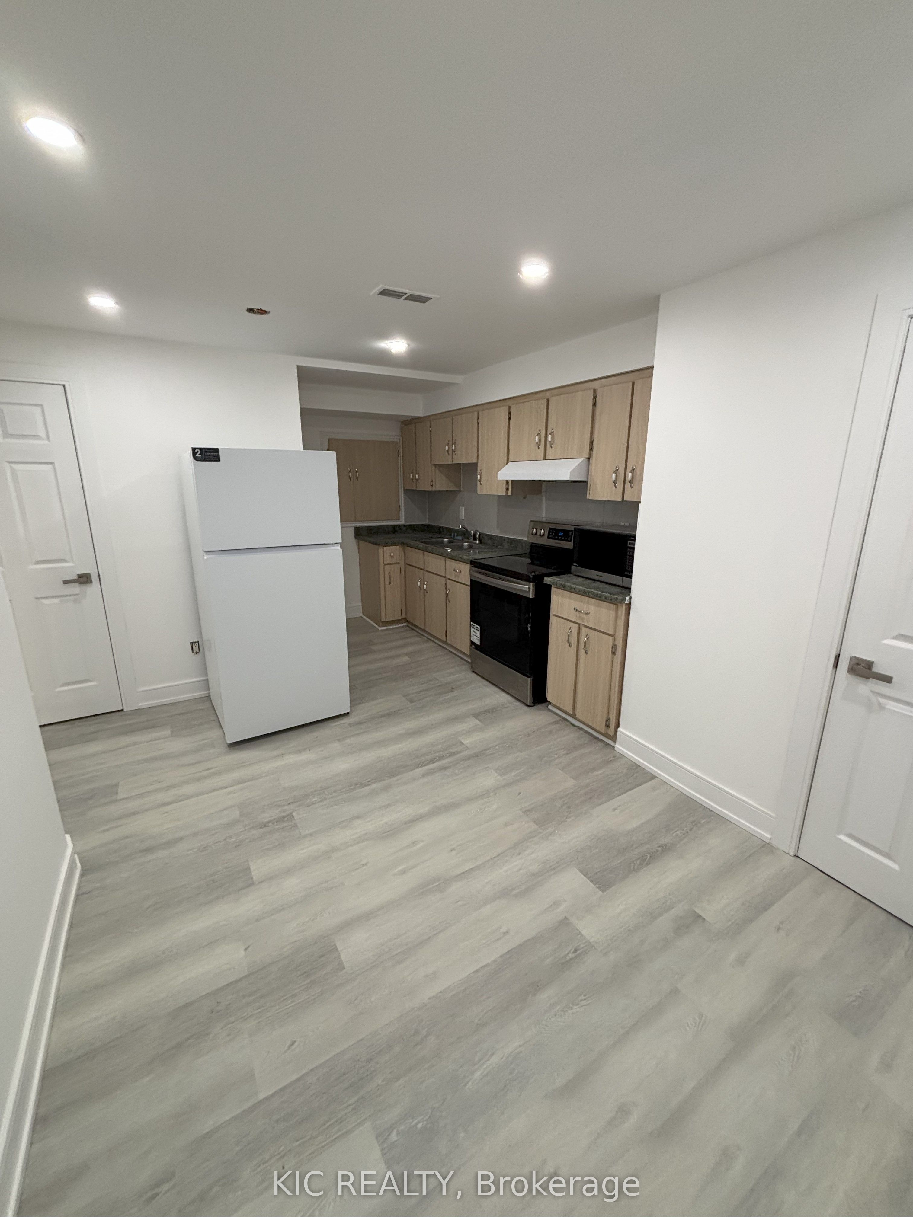 213 Equator Crescent Lower Level