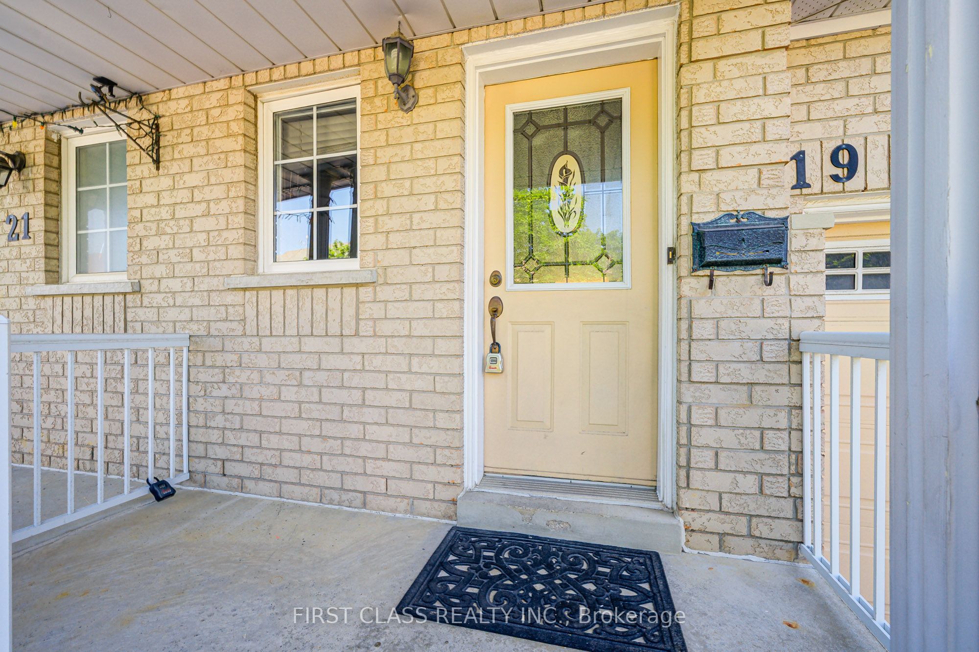 19 Benjamin Hood Crescent