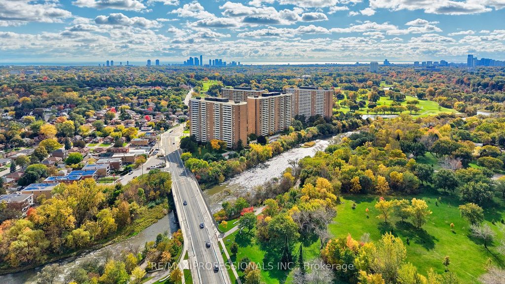 Photo of 270 Scarlett Road #1710, Toronto, ON M6N 4X7 (MLS # W12473597)