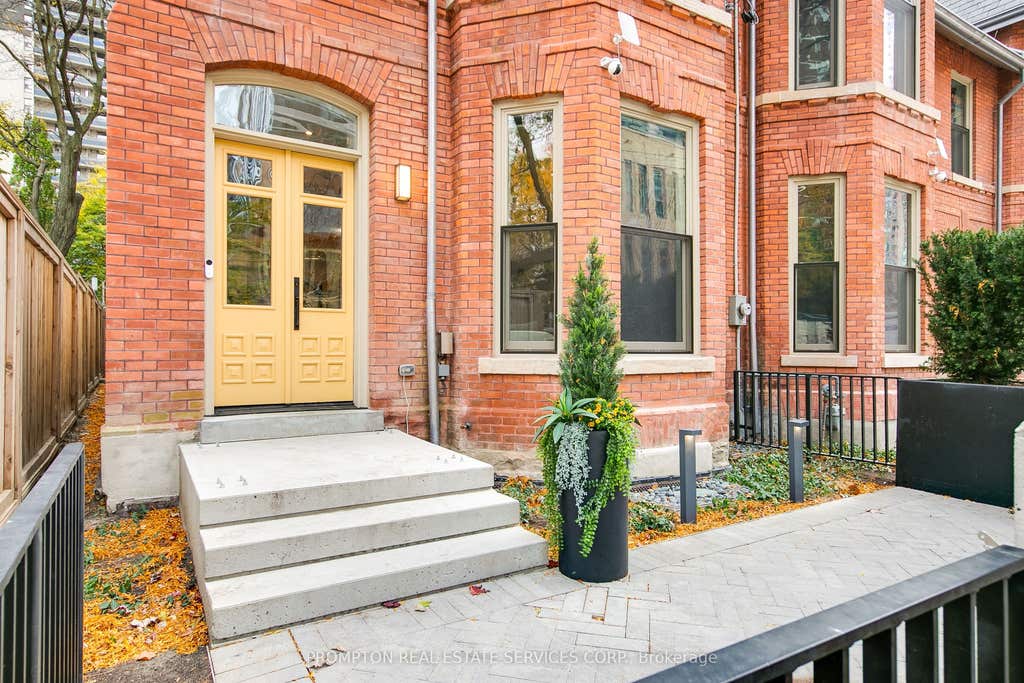 Photo of 11 Gloucester Street, Toronto, ON M4Y 1L8 (MLS # C13671406)
