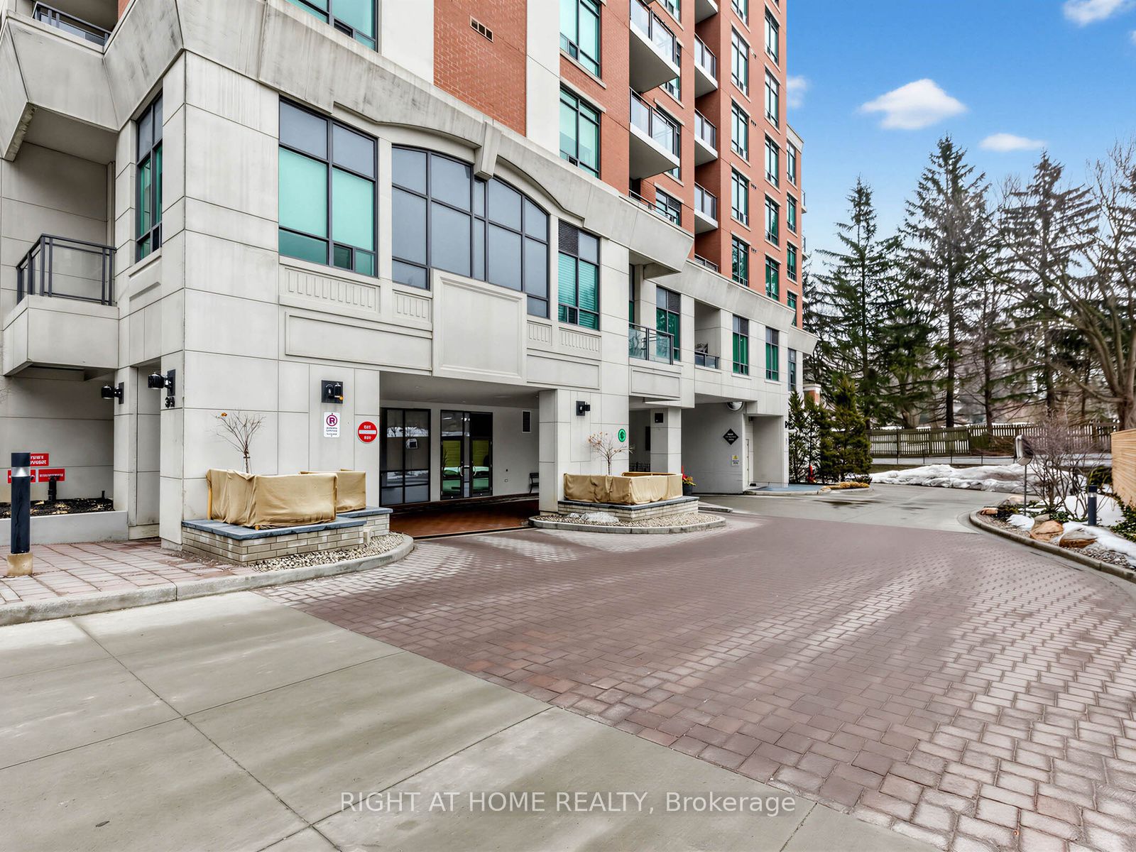 319 Merton Street 304