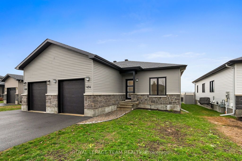 Photo of 454 Arora Crescent, North Dundas, ON K0C 2K0 (MLS # X12584058)