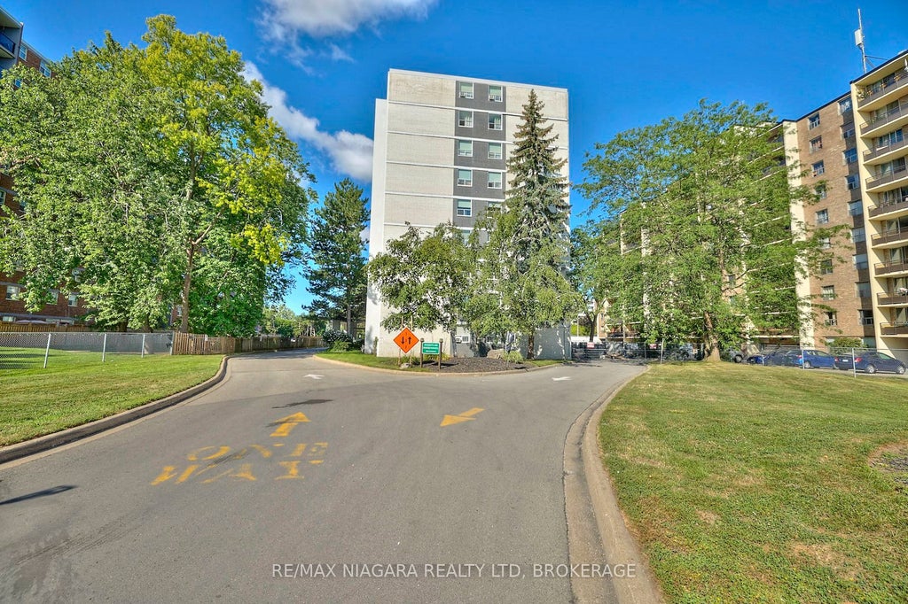 Photo of 359 Geneva Street #710, St. Catharines, ON L2N 2G5 (MLS # X13452842)