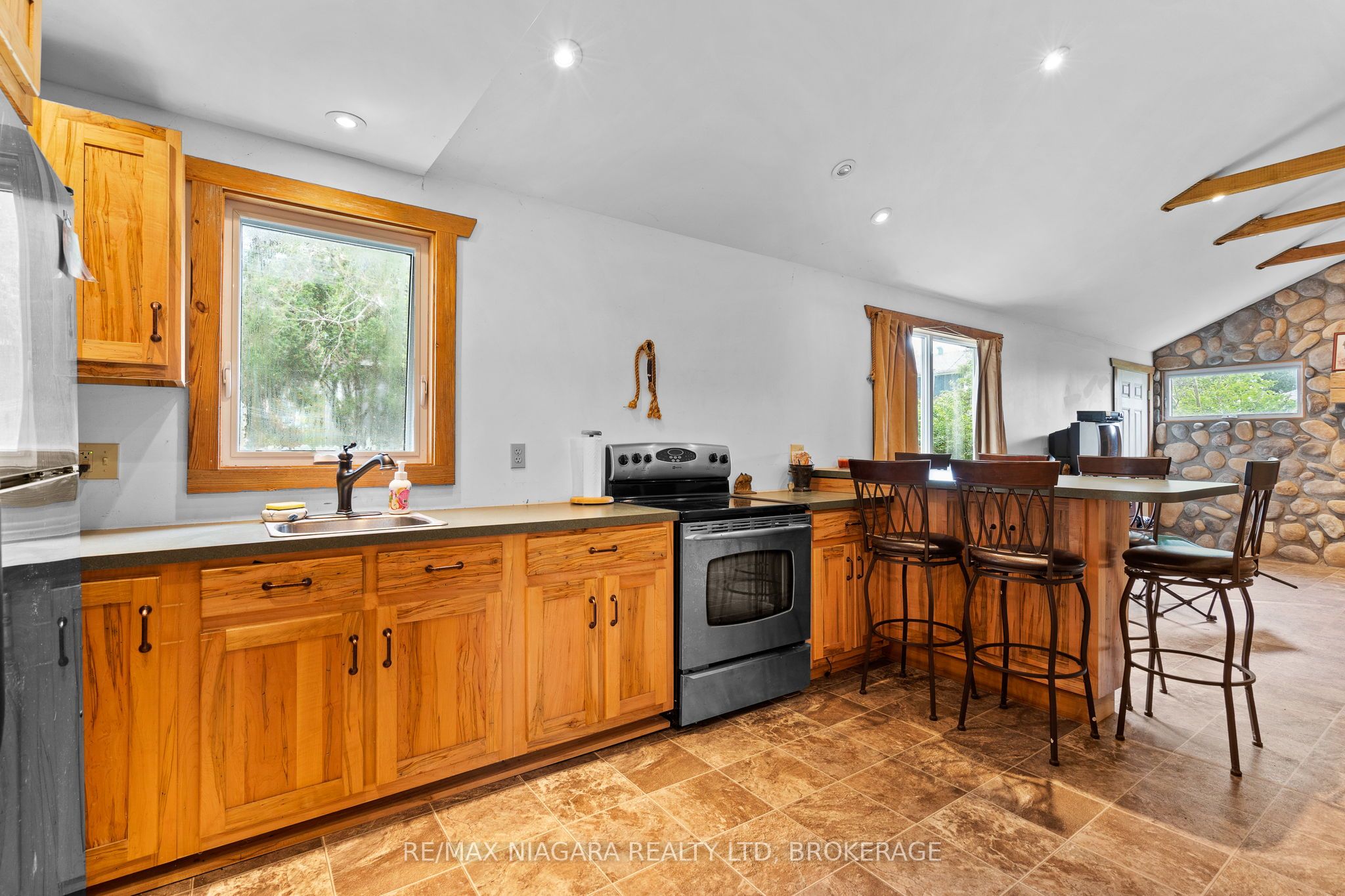 12213 Lakeshore Road