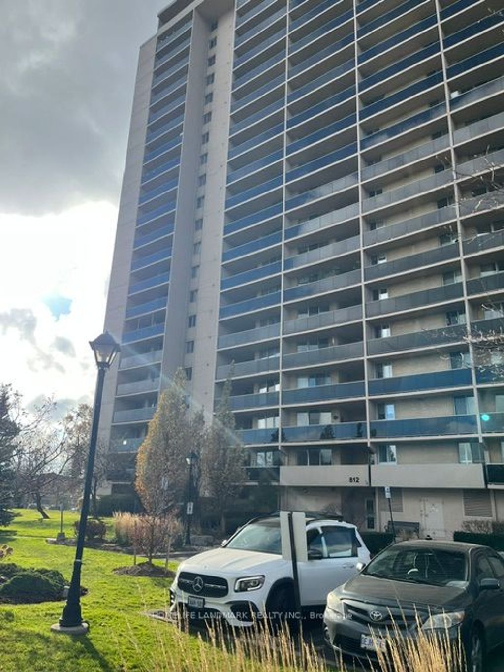 Photo of 812 W Burnhamthorpe Road #1409, Toronto, ON M9C 4W1 (MLS # W12646352)
