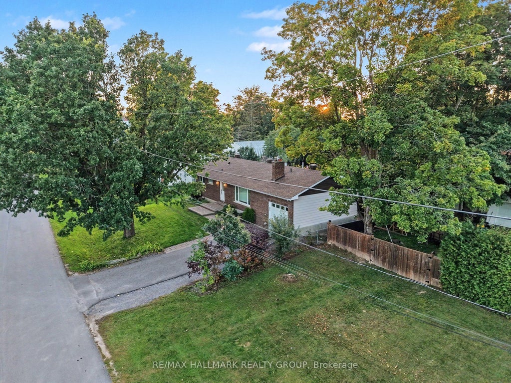 Photo of 65 Christopher Hamilton Street, Stittsville - Munster - Richmond, ON K0A 2Z0 (MLS # X13777300)