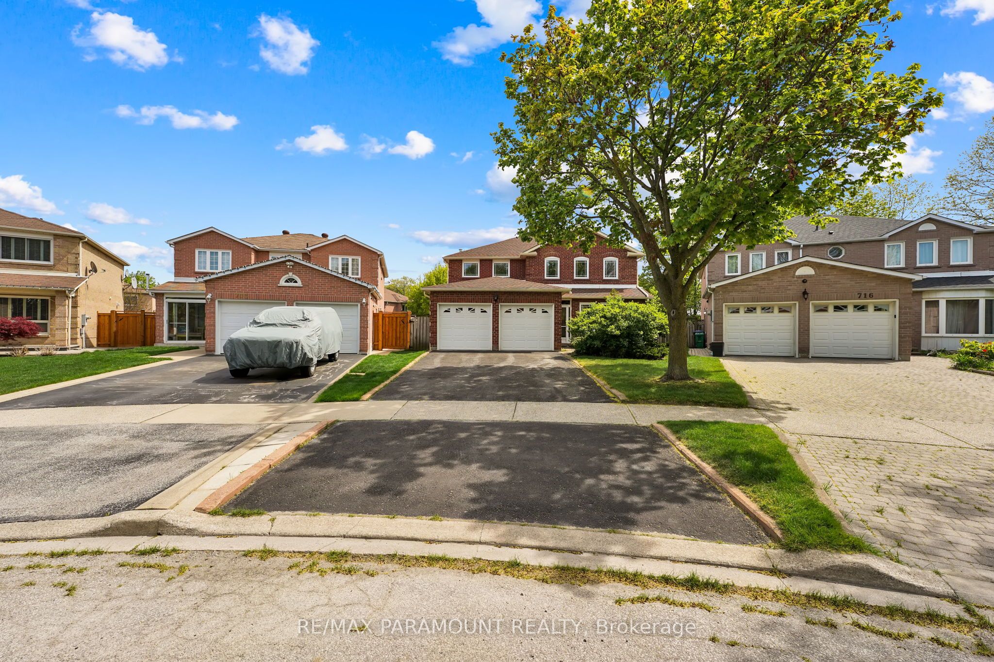 712 Savoy Crescent