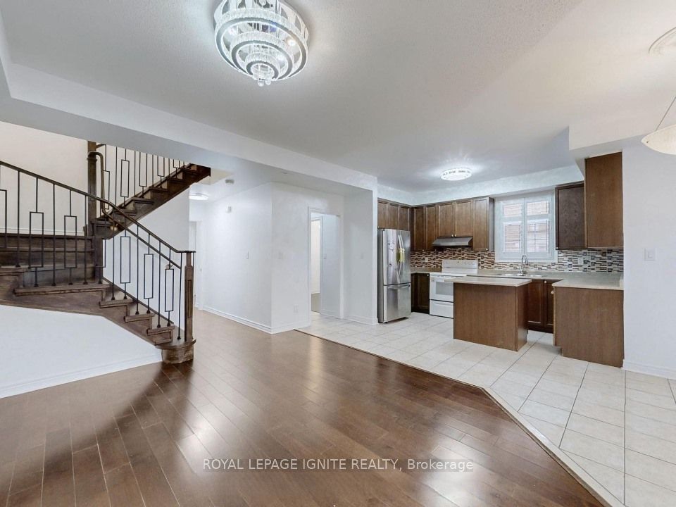 38 Greensborough Village Circle 23