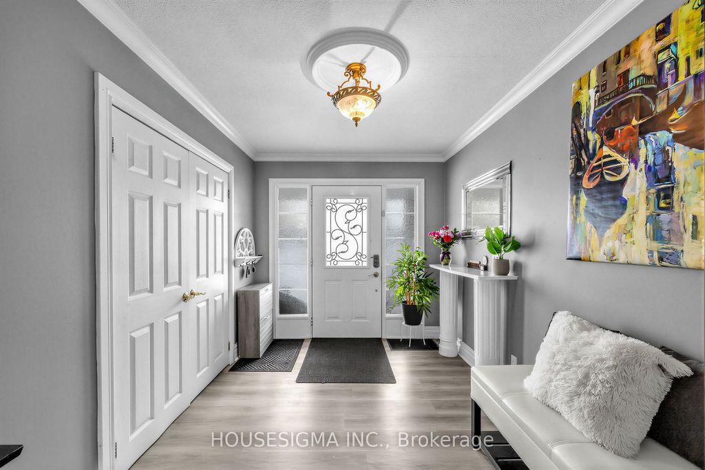 Photo of 691 Fernhill Boulevard, Oshawa, ON L1J 5K2 (MLS # E12827690)