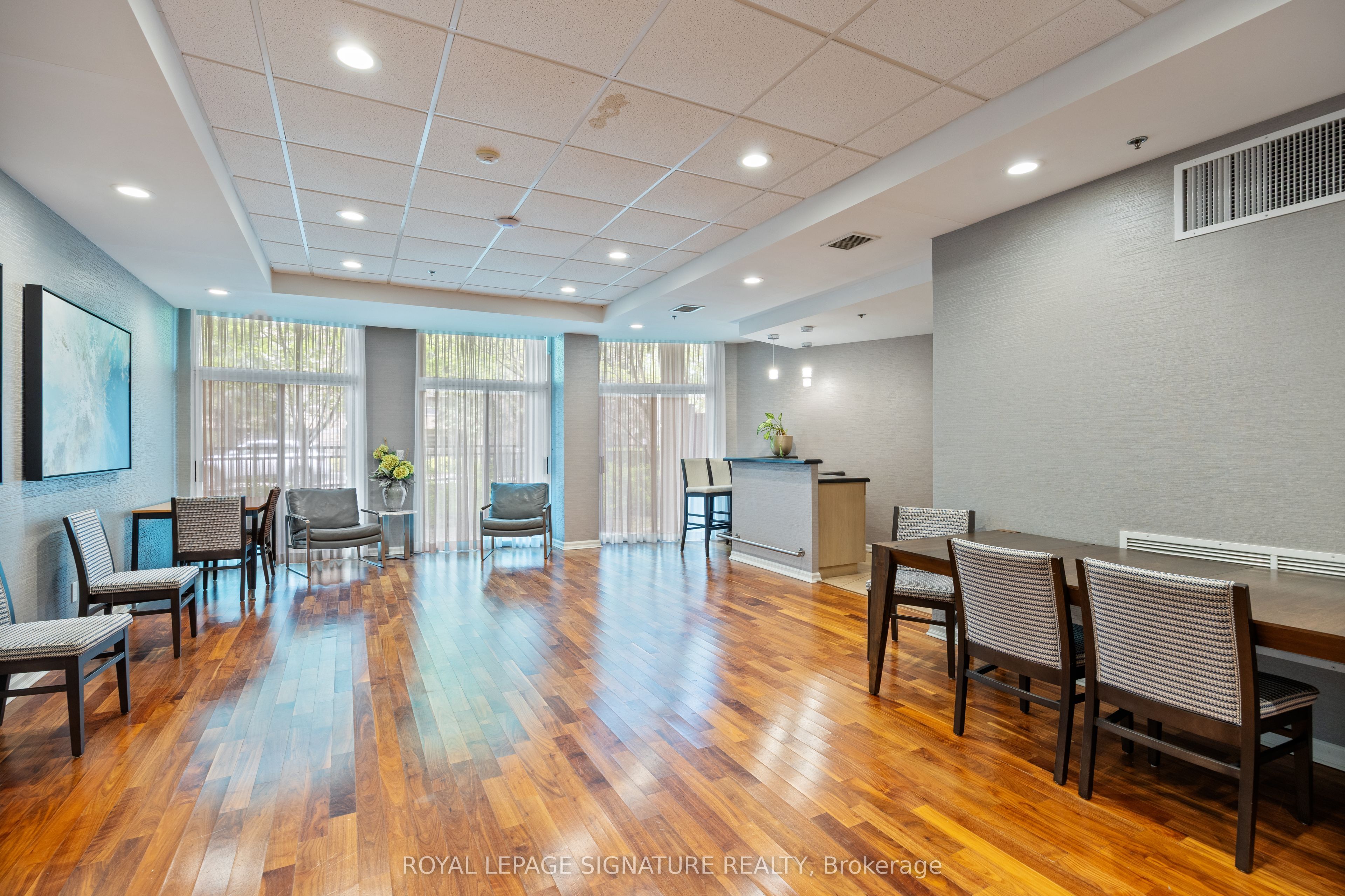 Toronto, ON M3B 3S5, Canada, 2 Bedrooms Bedrooms, ,1 BathroomBathrooms,Residential,Active,130837