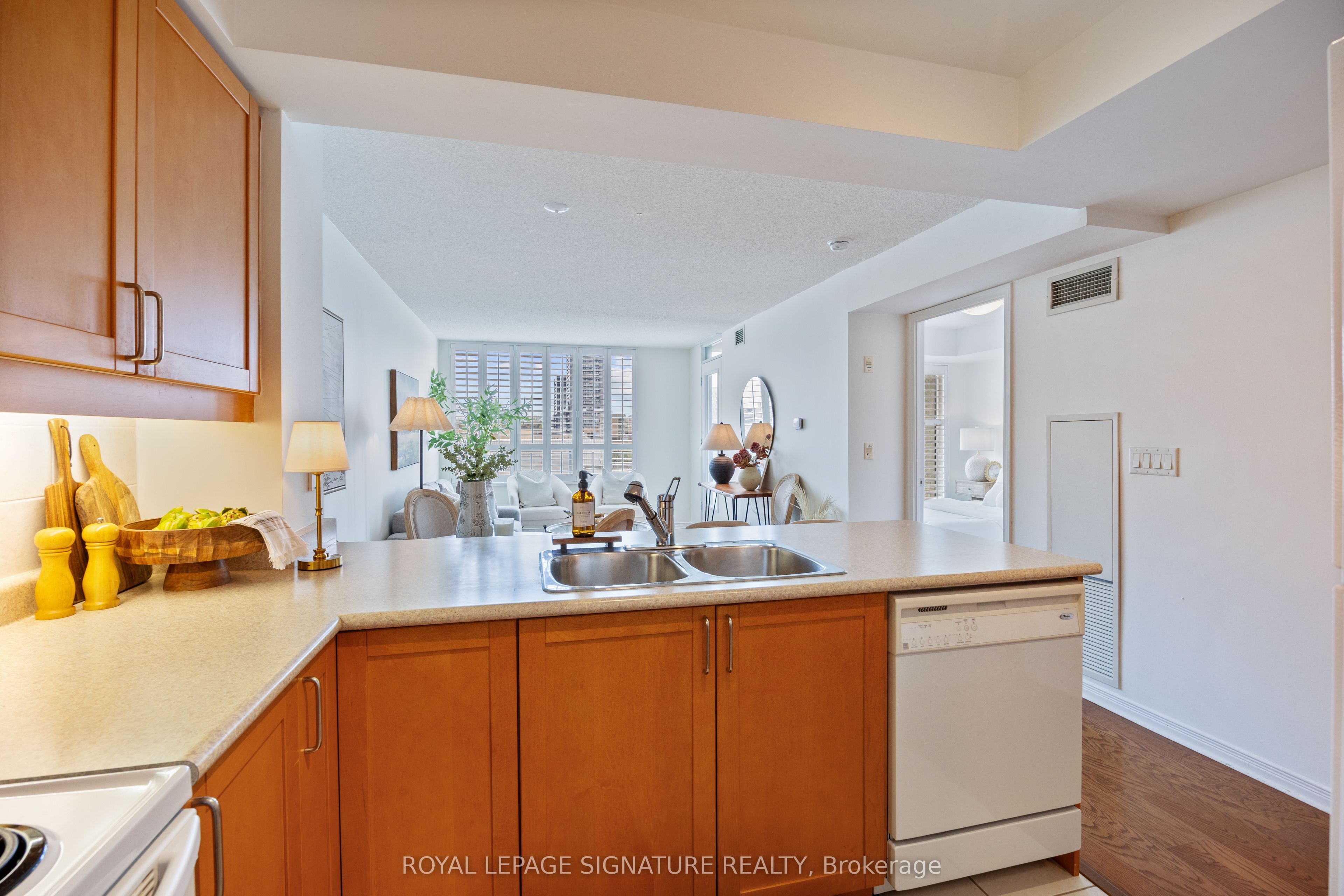 Toronto, ON M3B 3S5, Canada, 2 Bedrooms Bedrooms, ,1 BathroomBathrooms,Residential,Active,130837