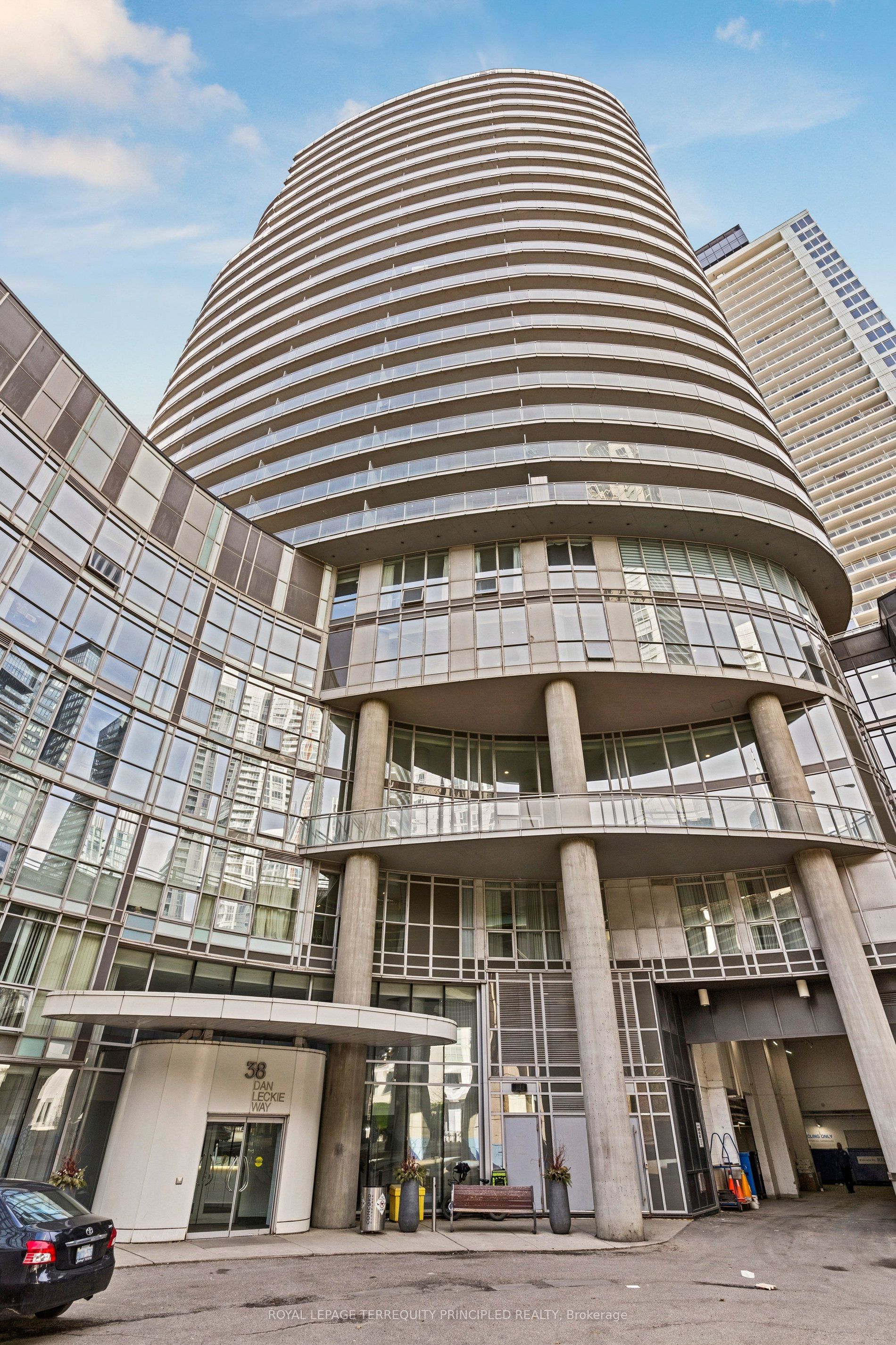 38 Dan Leckie Way 1605