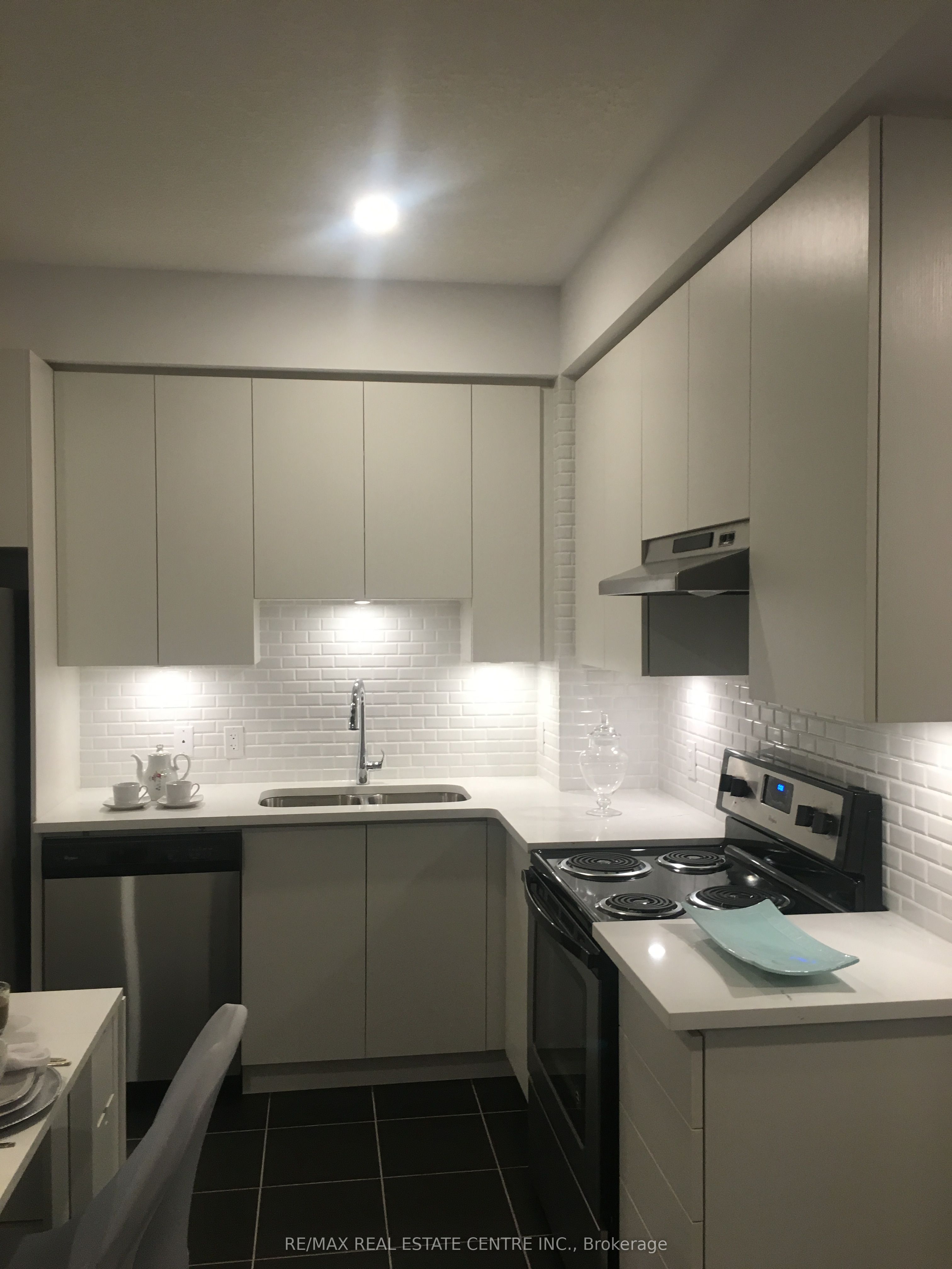 2490 Old Bronte Road 402