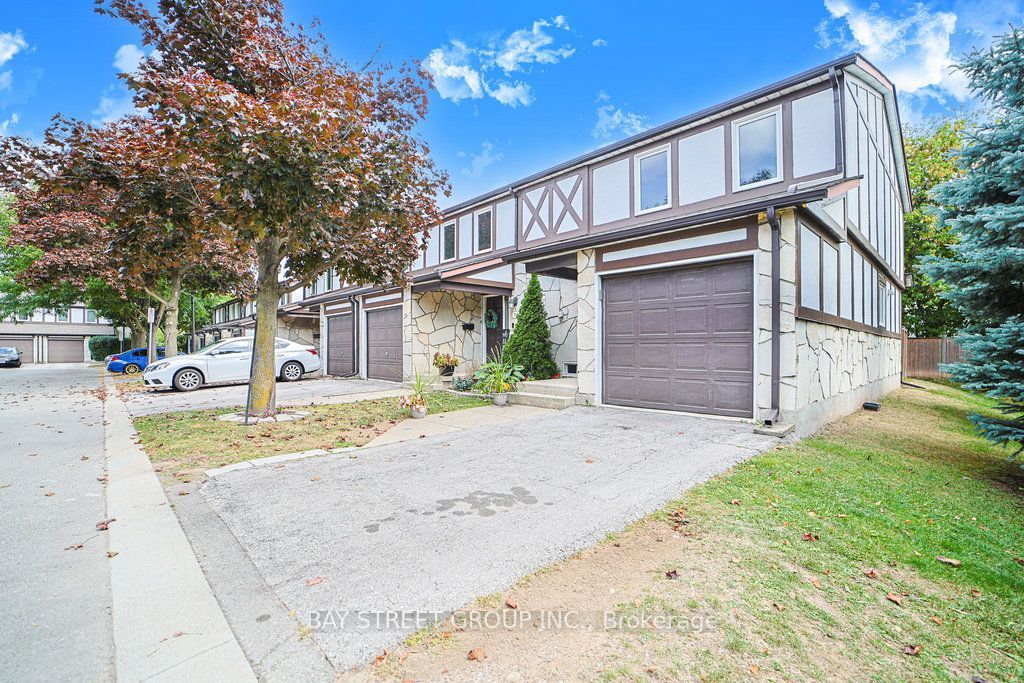 Photo of 2200 Glenwood School Drive #28, Burlington, ON L7R 4H7 (MLS # W13010600)