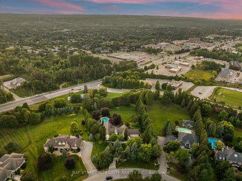 12 Alm Court Aurora ON L4G 6W8