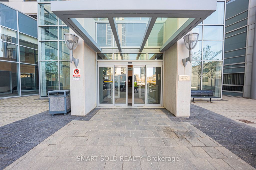 Photo of 135 Village Green Square #822, Toronto, ON M1S 0G4 (MLS # E13055918)