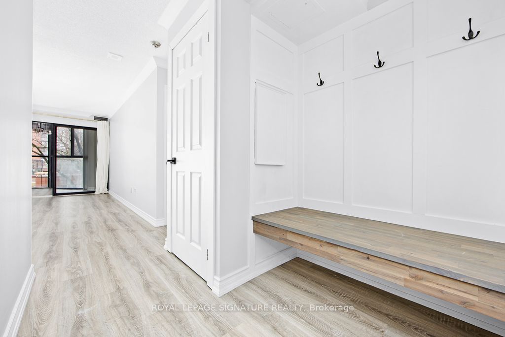 2091 Hurontario Street 211