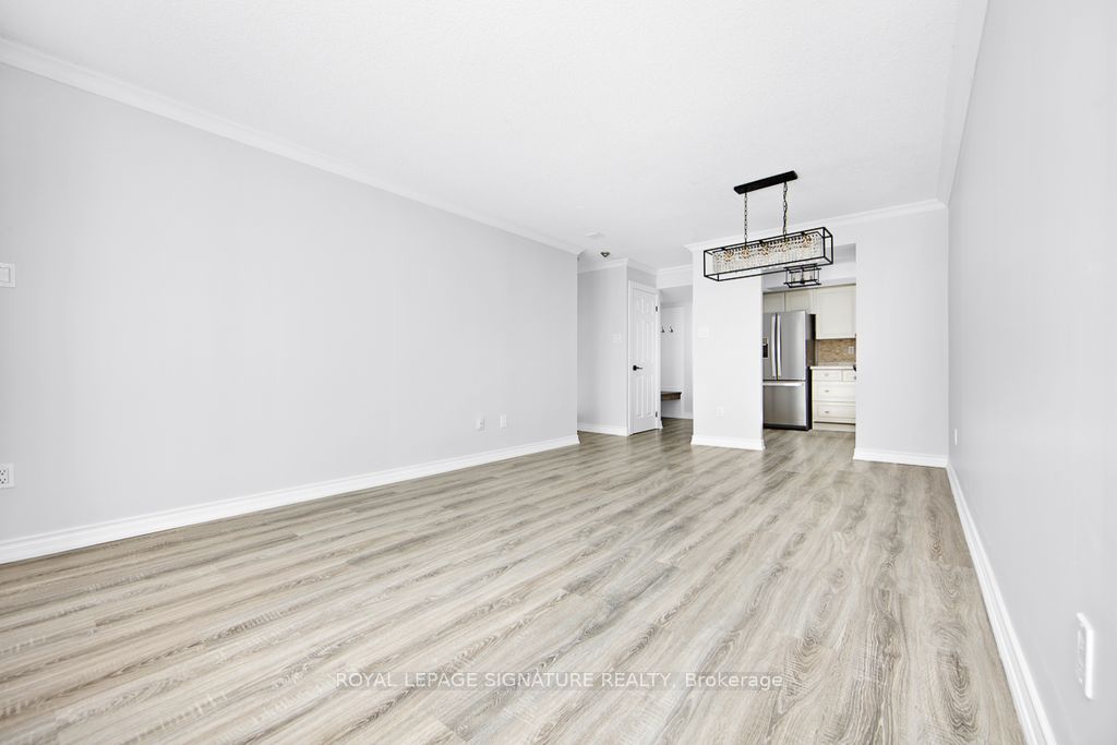 2091 Hurontario Street 211