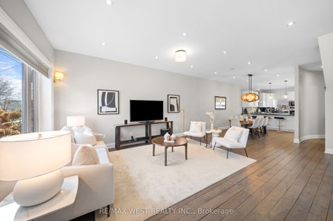 714 Willard Avenue Toronto ON M6S 3S5
