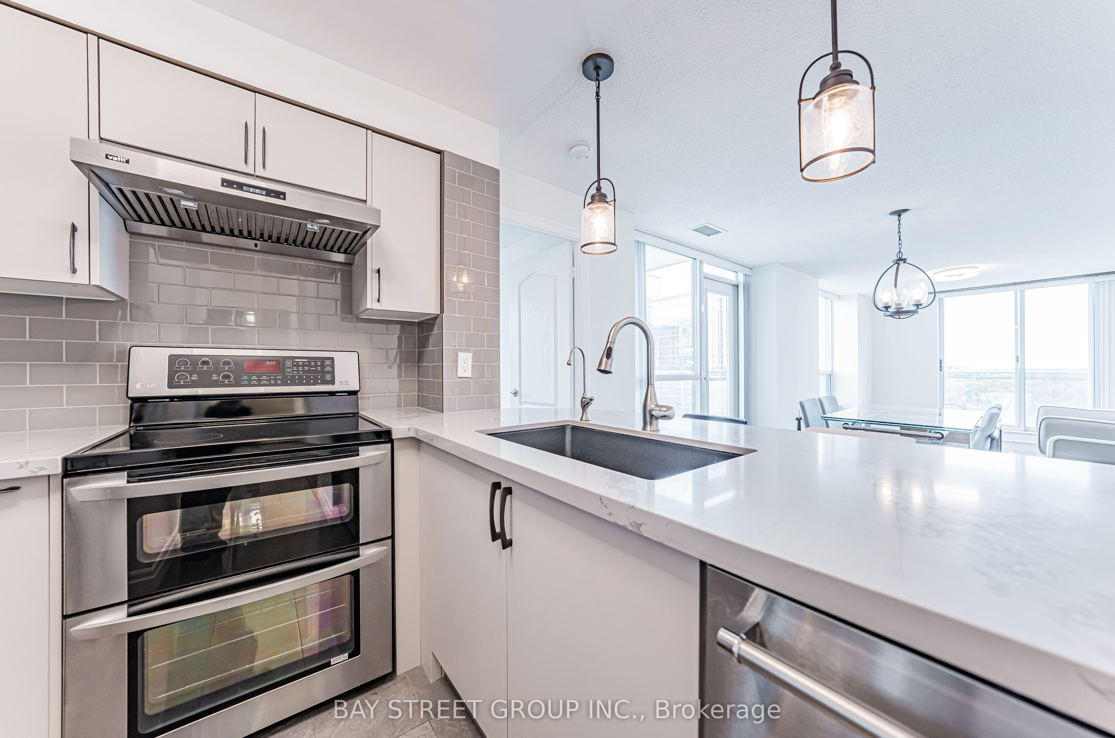 21 Hillcrest Avenue 2106