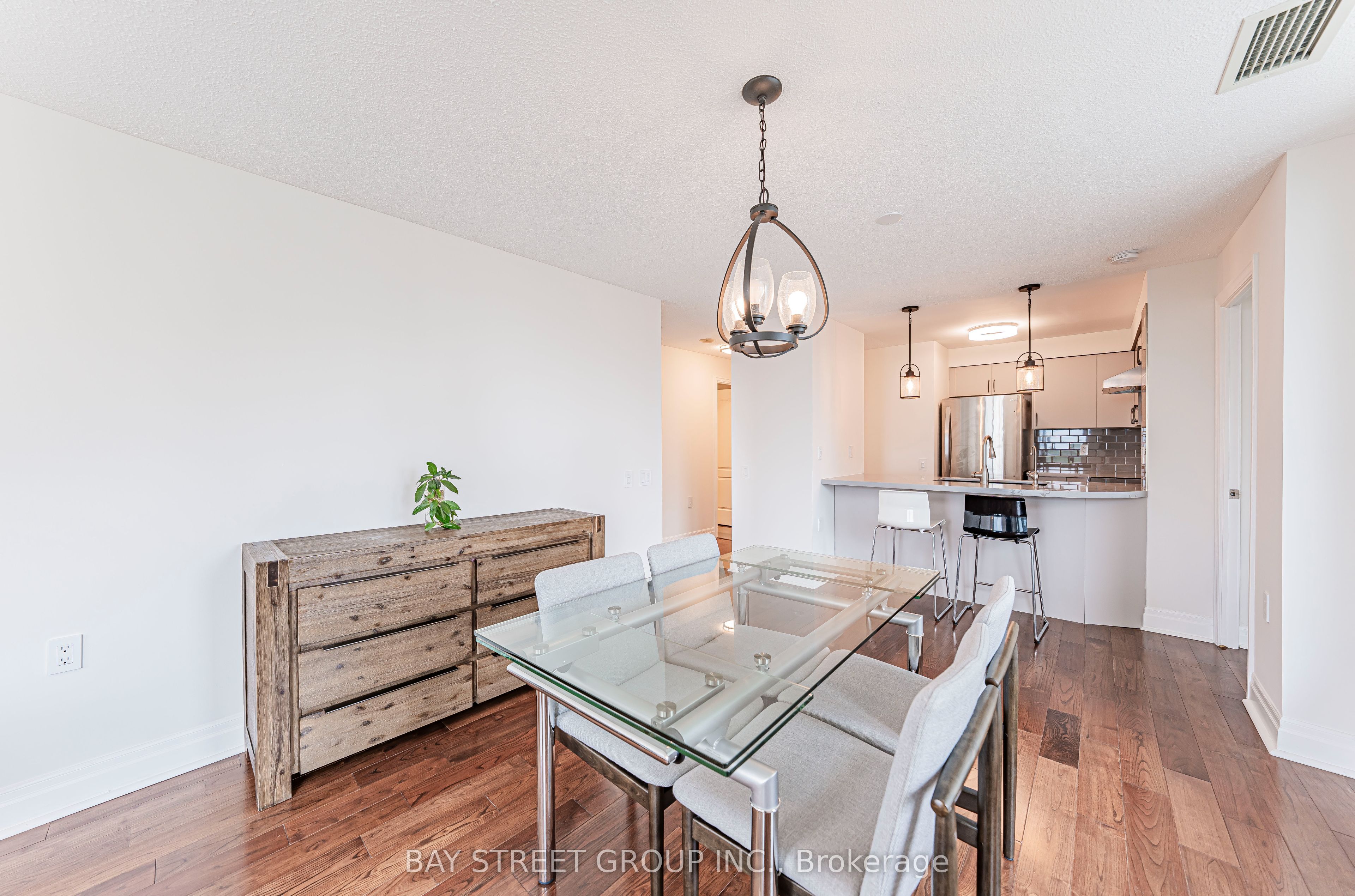 21 Hillcrest Avenue 2106
